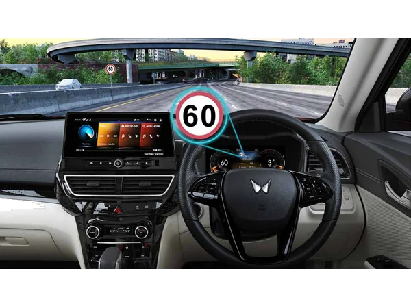 mahindra xuv 3xo xuv-3xo-ax7-petrol-12l-turbo-manual-dual-tone interior